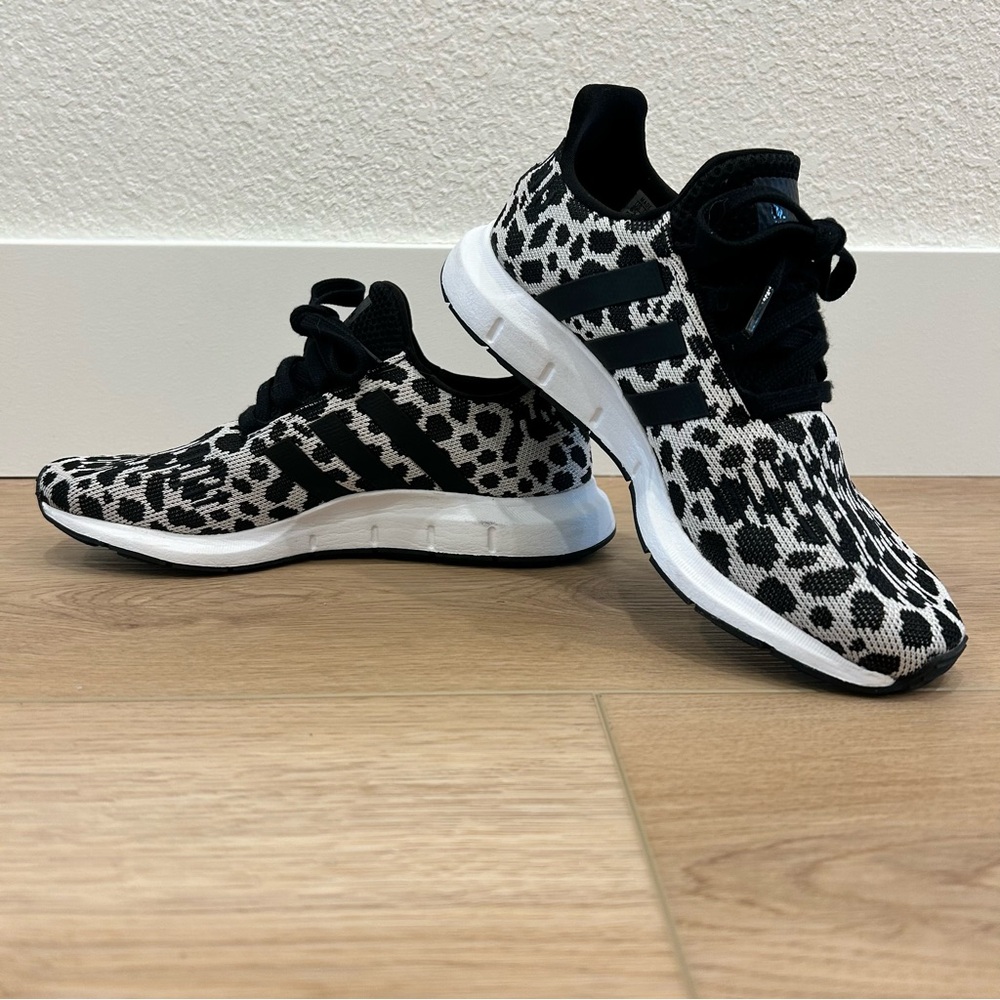 ADIDAS Swift Run Sneakers 6.5